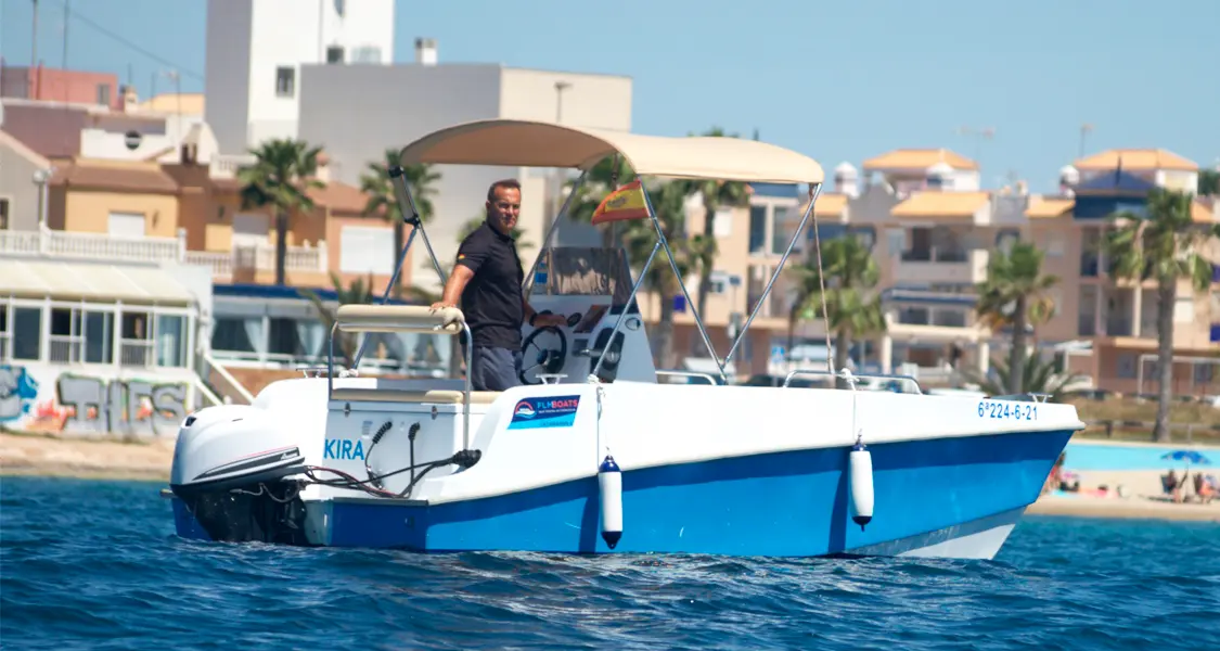 Comfortable coastal cruising without a nautical license