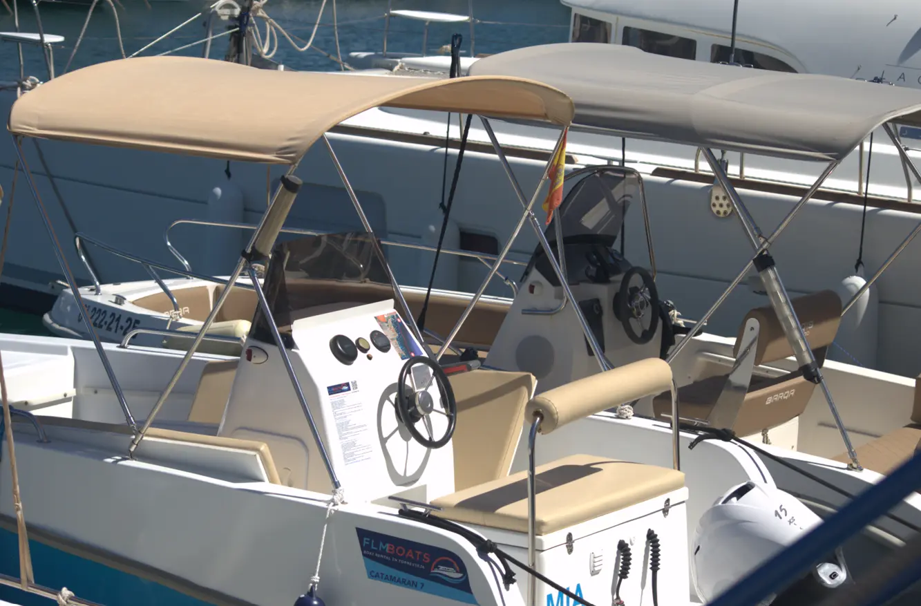 Layout and sundeck of the license-free catamaran
